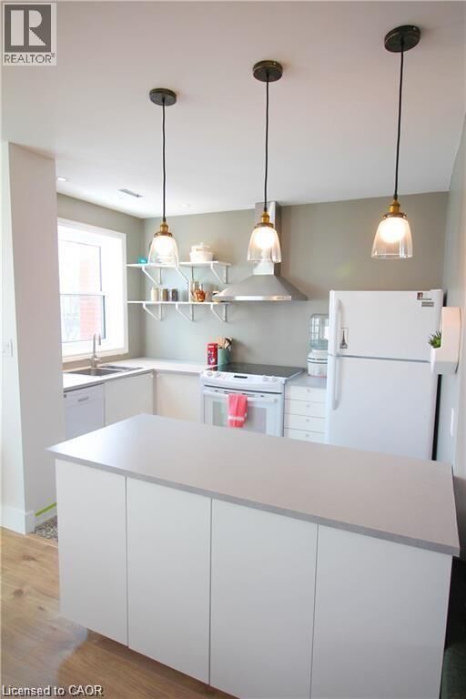 Property Photo:  130 Caroline Street South 2  ON L8P 3K8 