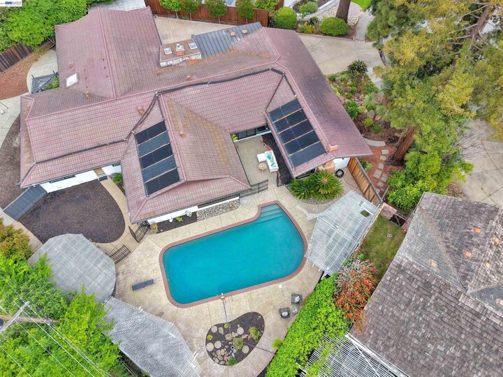 Property Photo:  41473 Pelham Ct  CA 94539 