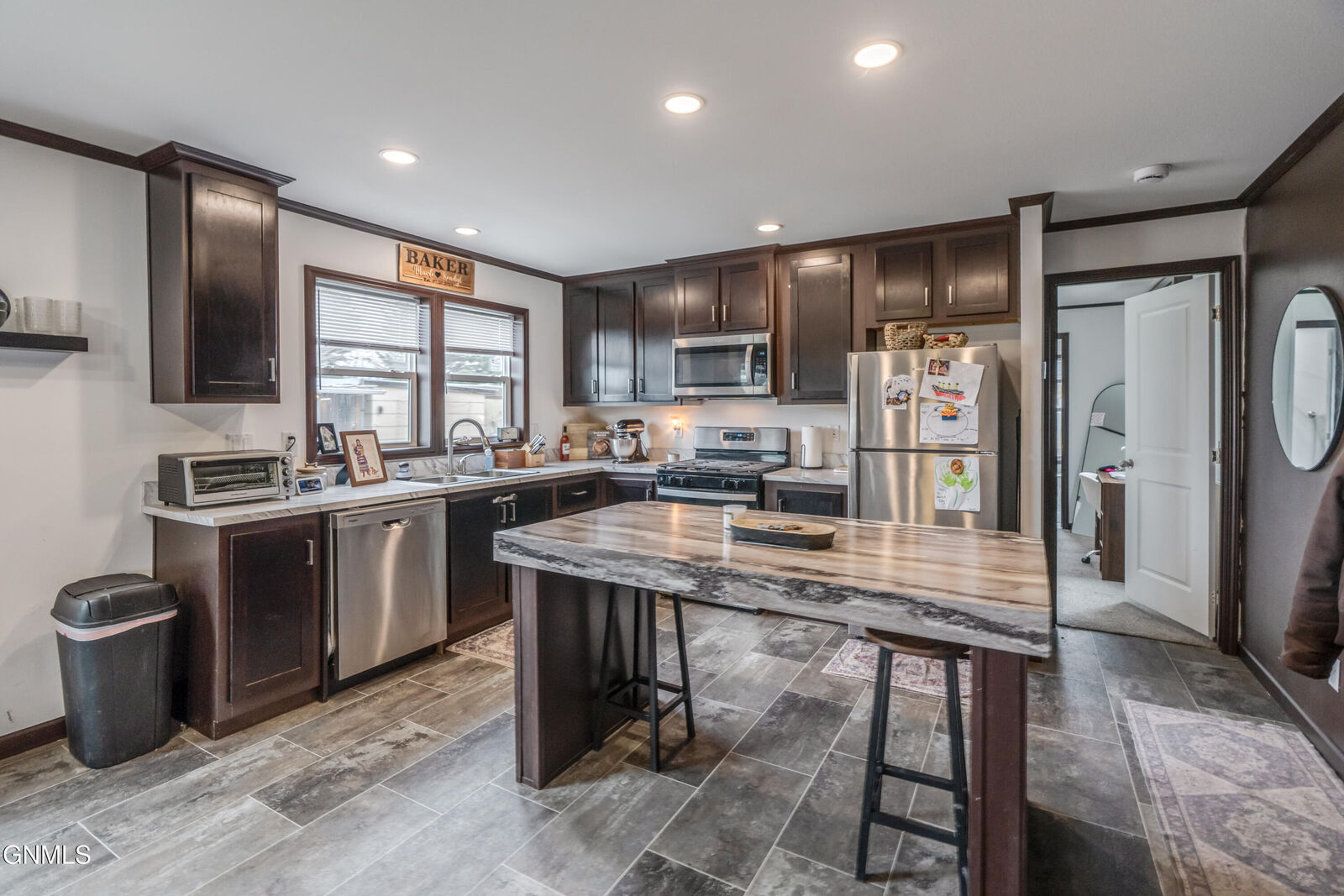 Property Photo:  1008 Frontier Trail S  ND 58554 