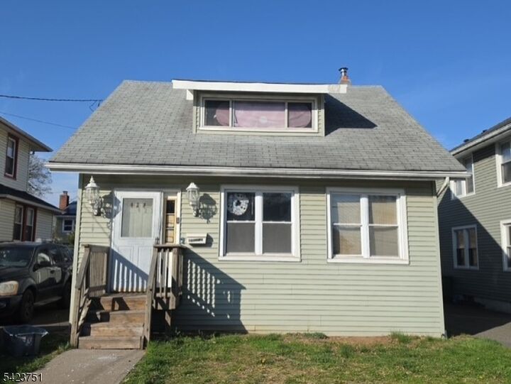 Property Photo:  427 Robins St  NJ 07203 
