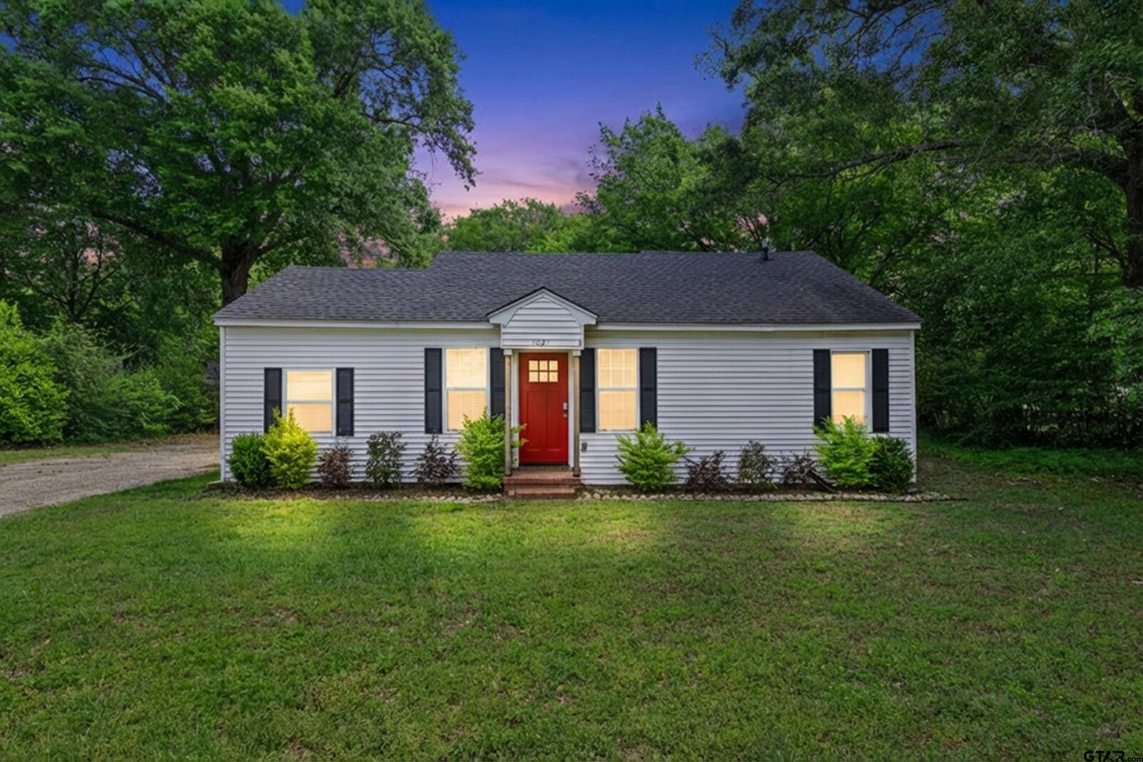 Property Photo:  1021 N Montgomery St  TX 75644 
