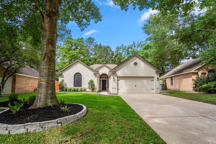Property Photo:  146 S Holly Laurel Circle  TX 77382 