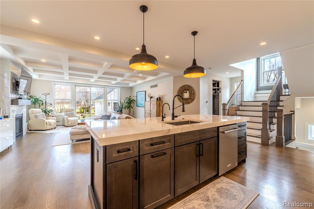 Property Photo:  2135 Manchester Road  MI 48009 5892 