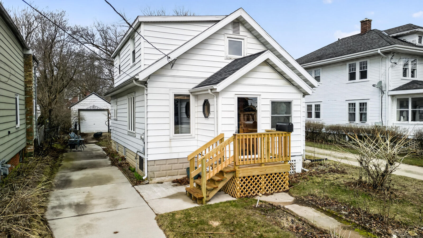 Property Photo: 620 N 5th St WI 54220