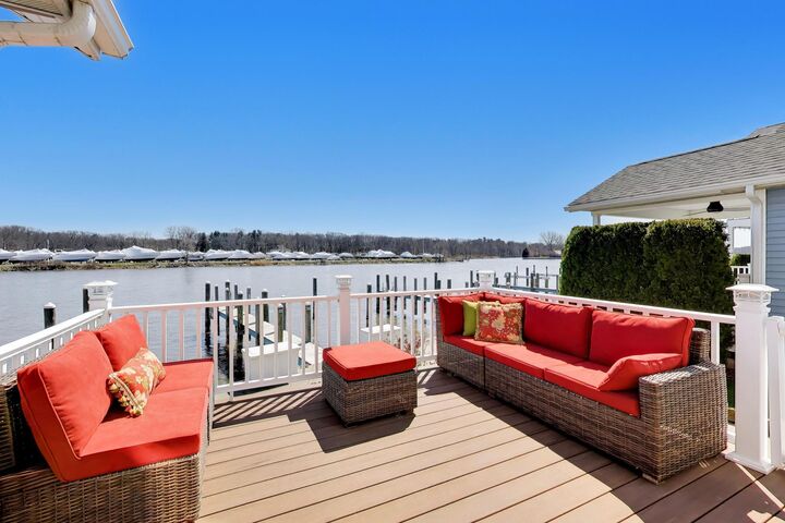 Property Photo:  425 Island Pointe Drive  MI 49085 