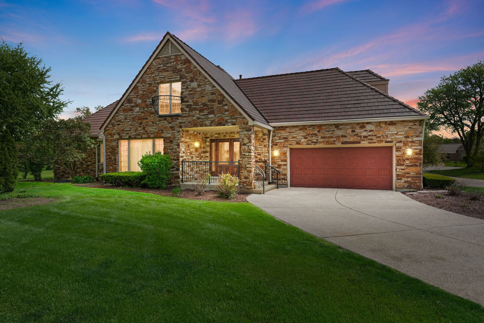 Property Photo:  910 Red Fox Lane  IL 60523 