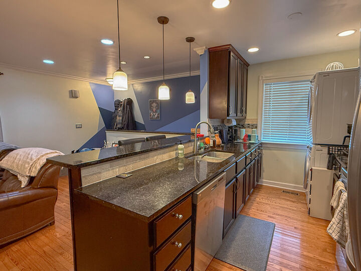 Property Photo:  
