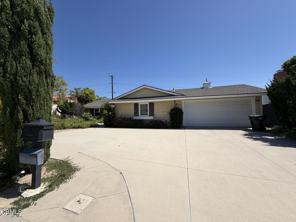 Property Photo:  1074 Colina Vista  CA 93003 