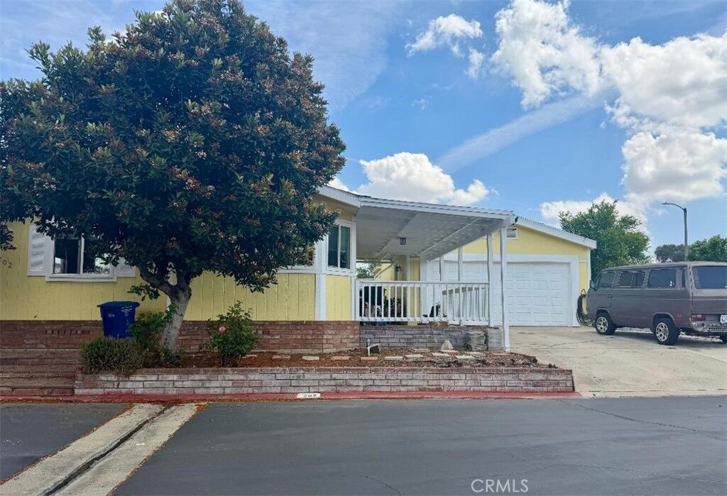 Property Photo:  1456 E Philadelphia Street 202  CA 91761 