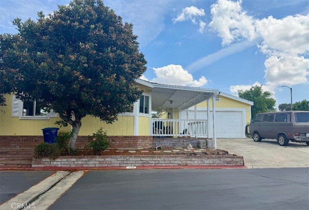 Property Photo:  1456 E Philadelphia Street 202  CA 91761 