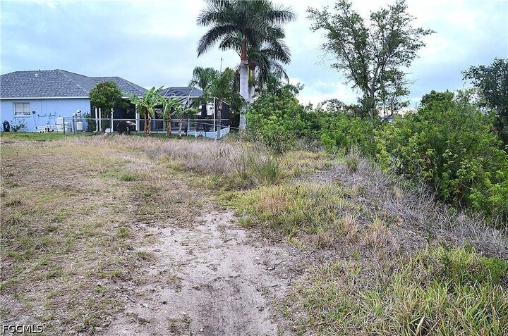 Property Photo:  1217 NE 13th Place  FL 33909 