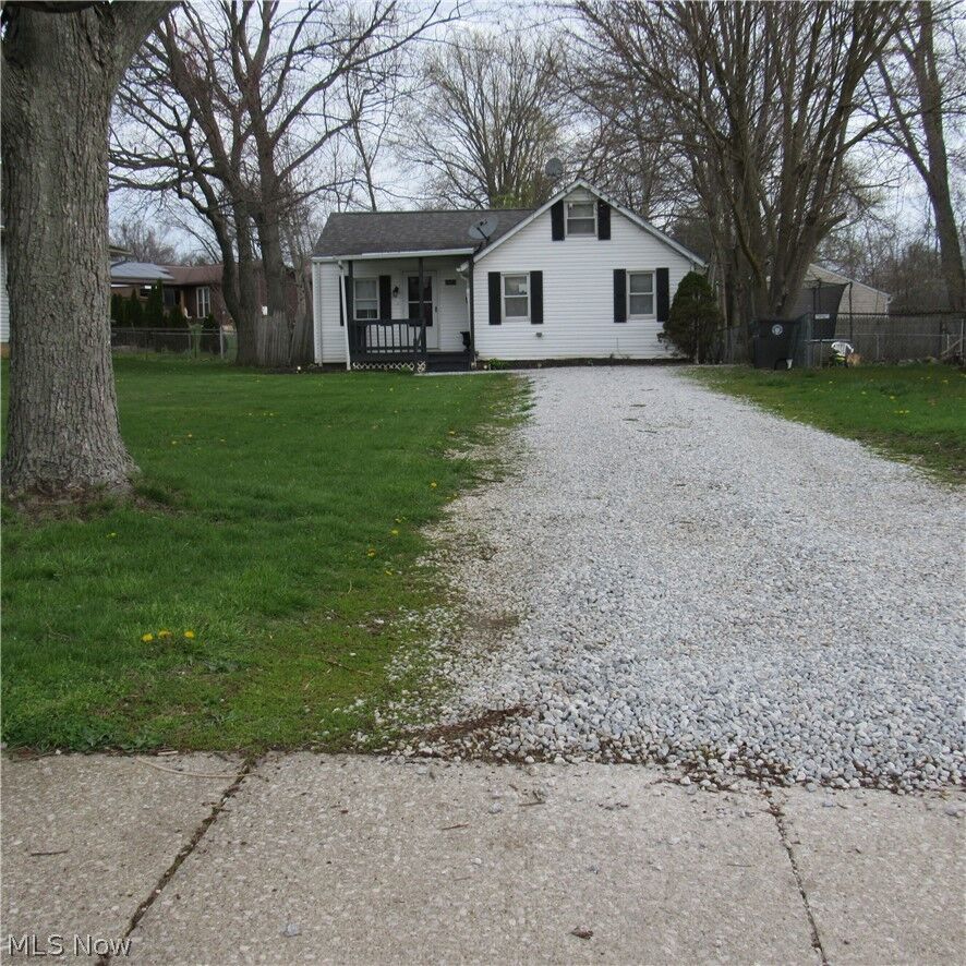 Property Photo: 2809 Shelburn Avenue OH 44312