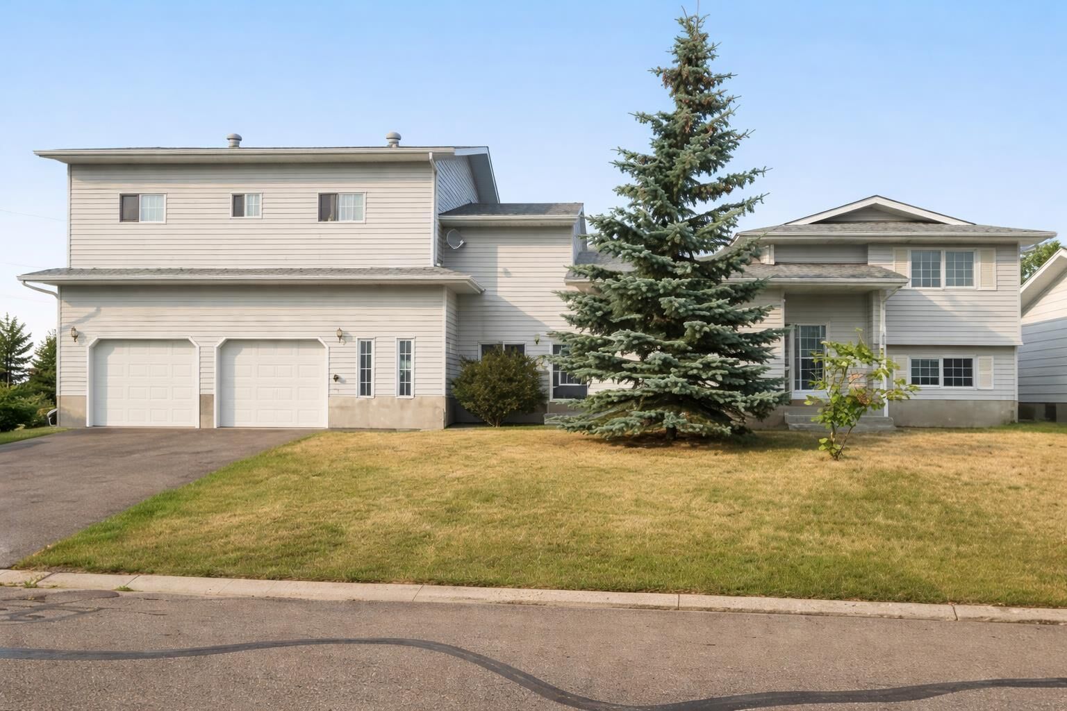 Property Photo: 702 10 Avenue AB T9W 1B8