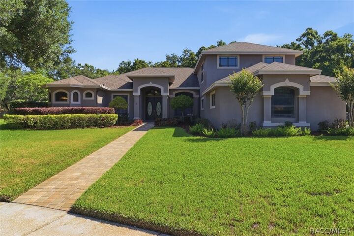 Property Photo:  5902 Hammock Woods Drive  FL 33556 