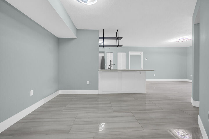 Property Photo: 1010 Villa Circle FL 33435