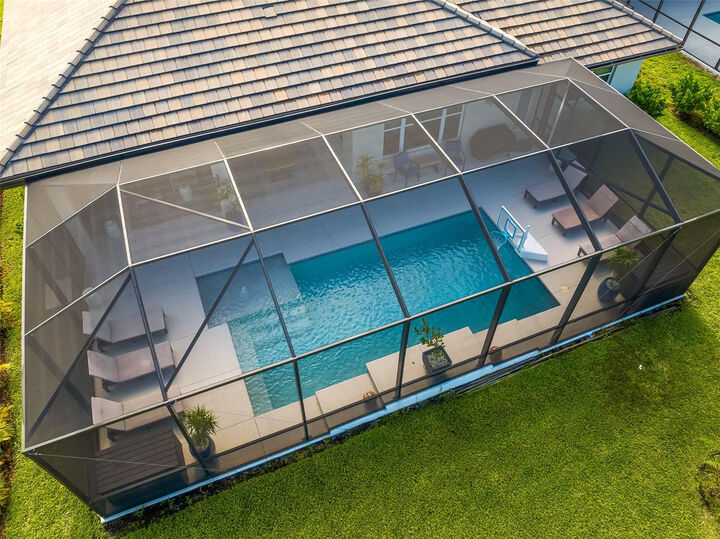 Property Photo:  5691 Bent Pine Square  FL 32967 