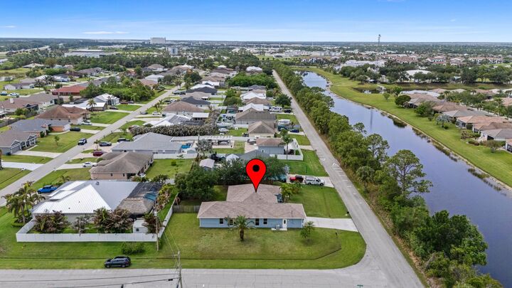 Property Photo:  2001 SW Salvatierra Boulevard  FL 34987 