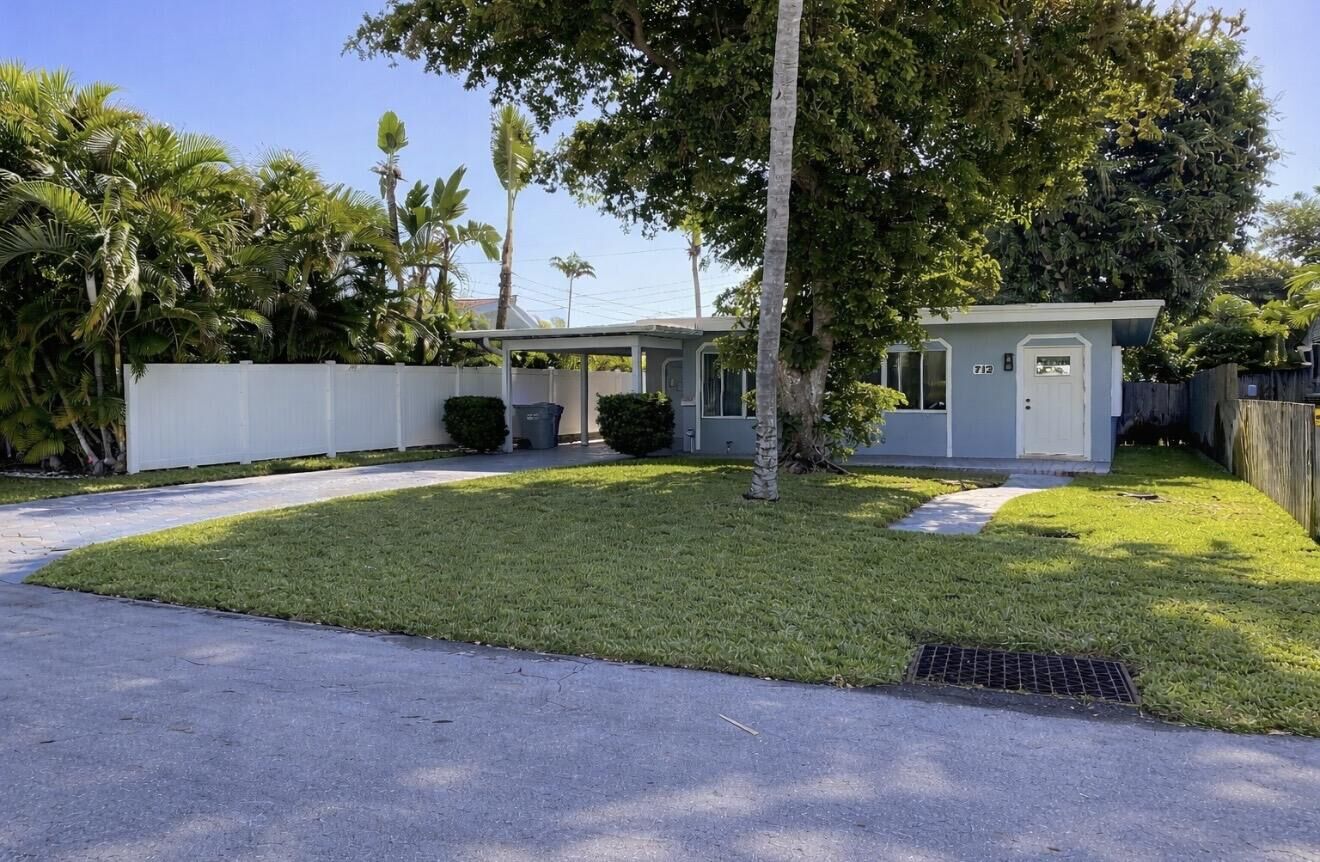 Property Photo:  712 NE 10th Avenue  FL 33060 