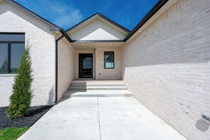 Property Photo:  4817 N Bridgewood Ct  KS 67226 