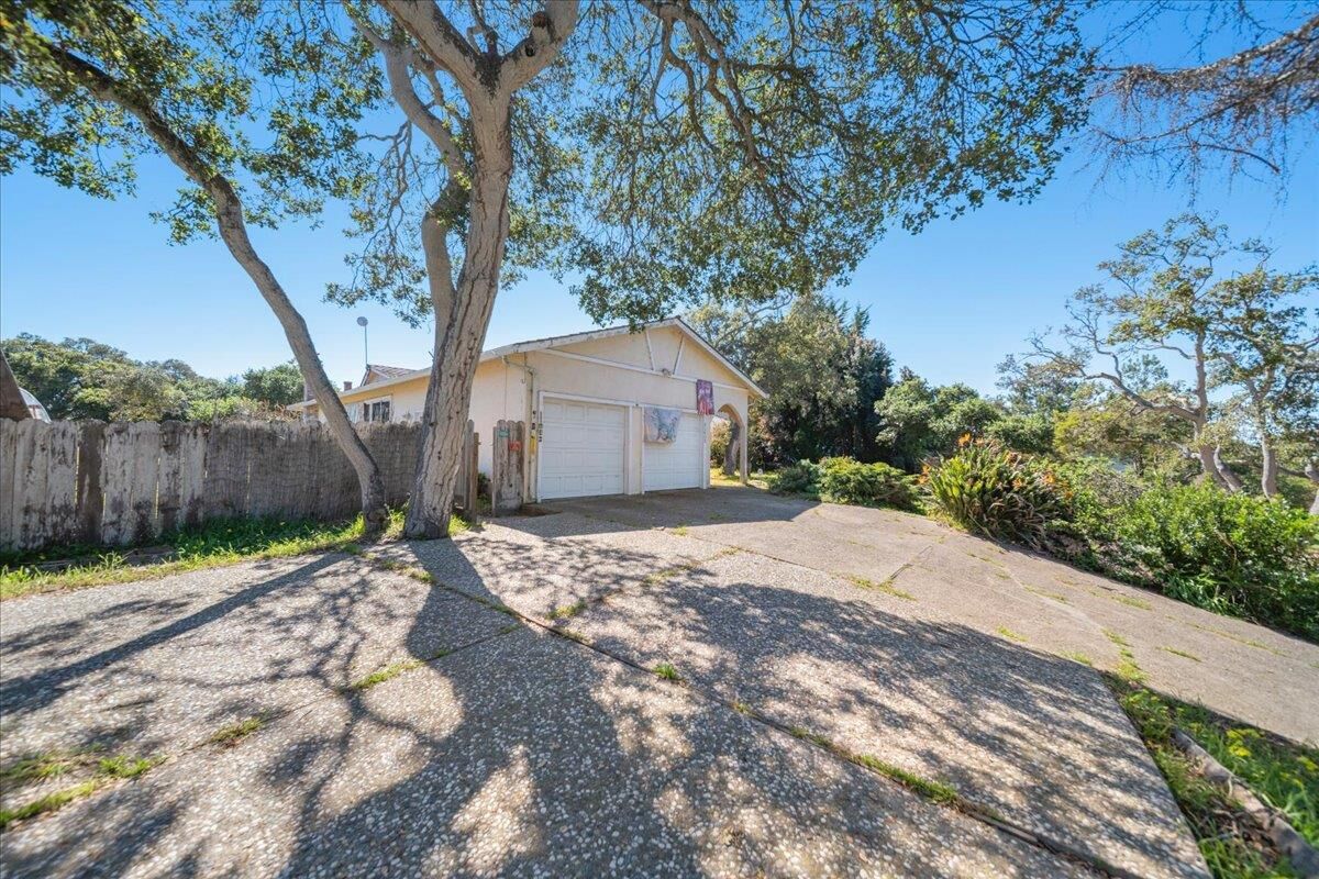 Property Photo:  15400 Oak Hills Drive  CA 93907 