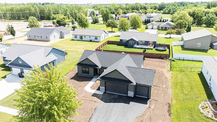 Property Photo: 425 Village Lane WI 54971