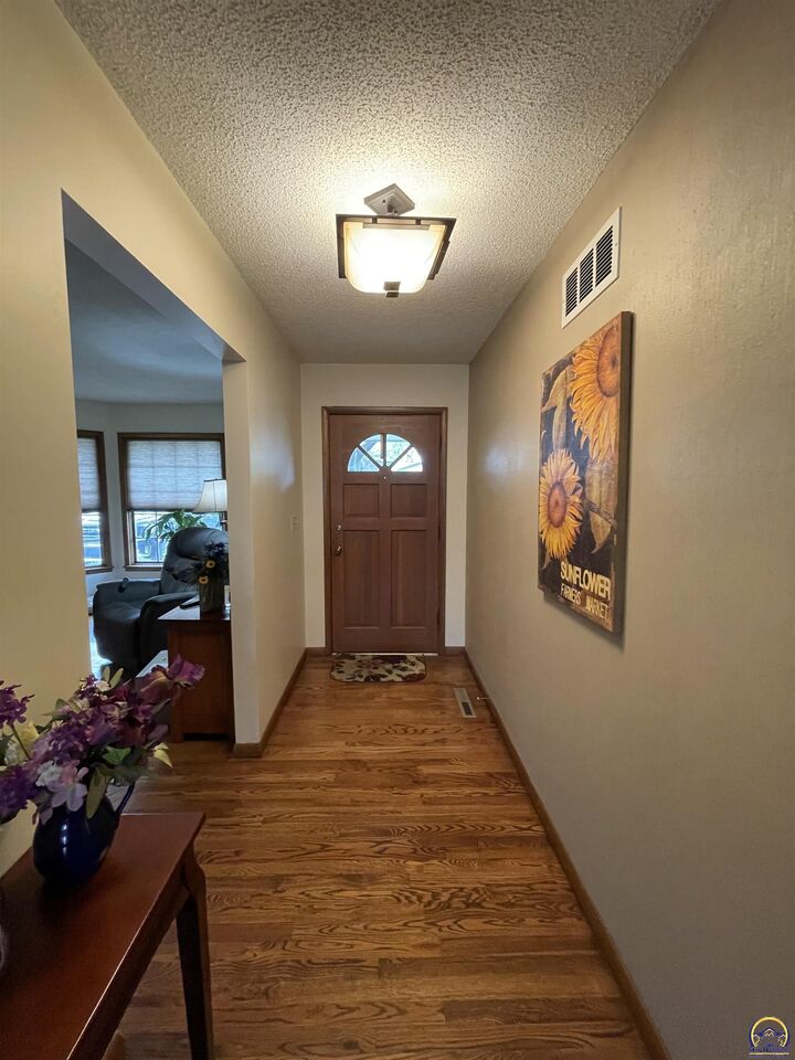Property Photo:  5509 SW 24th St  KS 66614 