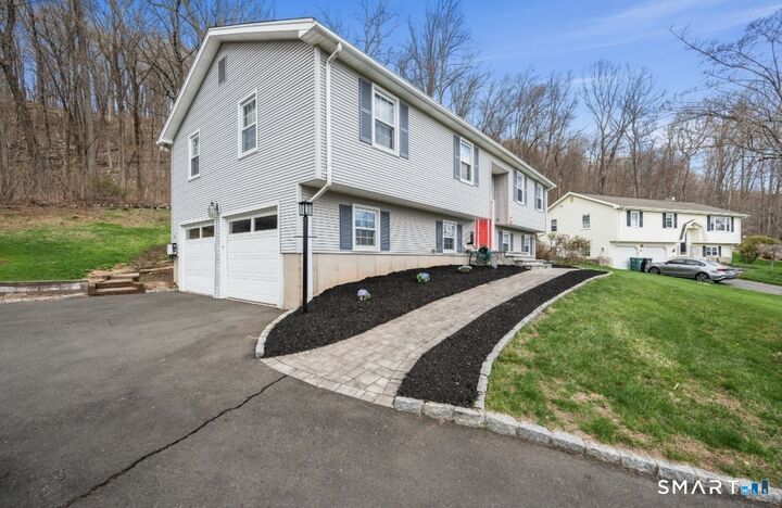 Property Photo:  35 Mountain Edge Court  CT 06410 