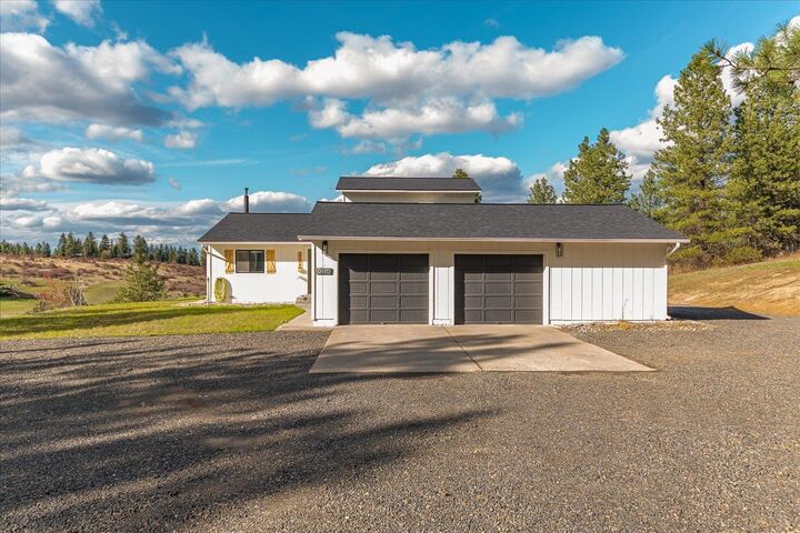 Property Photo: 19014 N Halliday Rd WA 99021