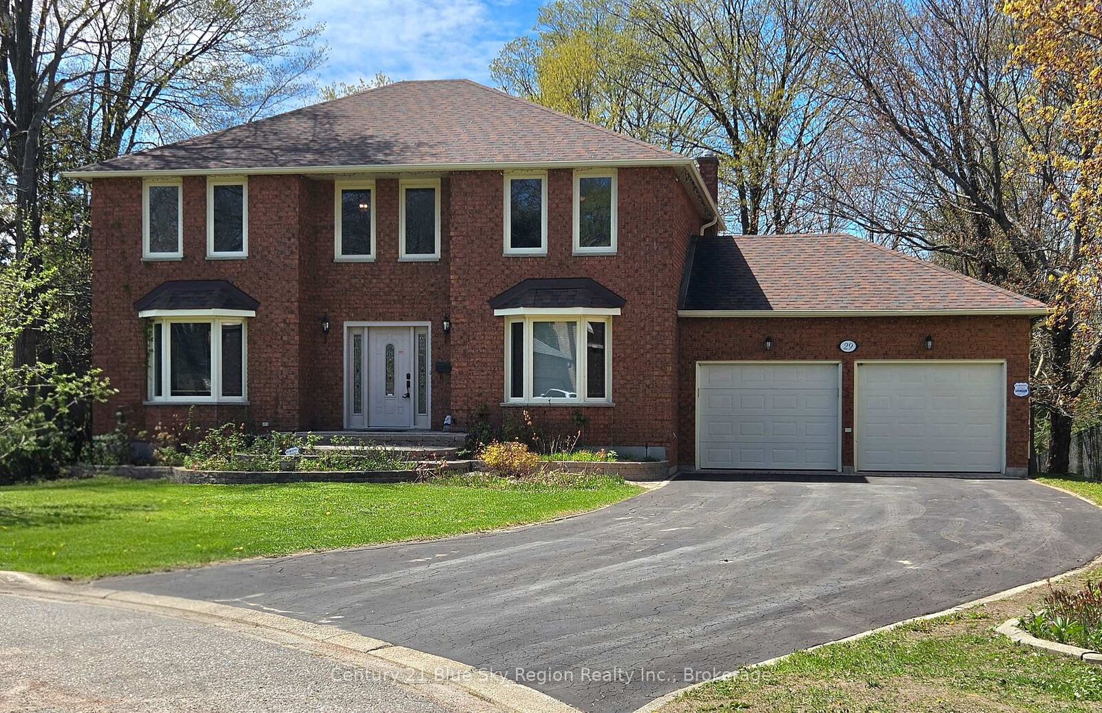 Property Photo: 29 Robinhood Court ON P1C 1L3