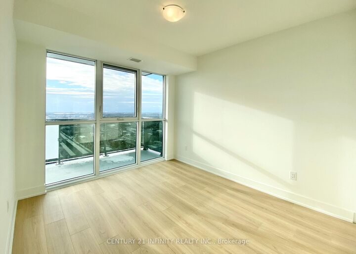 Property Photo:  2545 Simcoe Street N 2006  ON L1H 7K4 