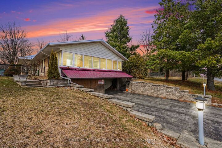 Property Photo:  220 Highfield Crescent  ON K7C 3P2 