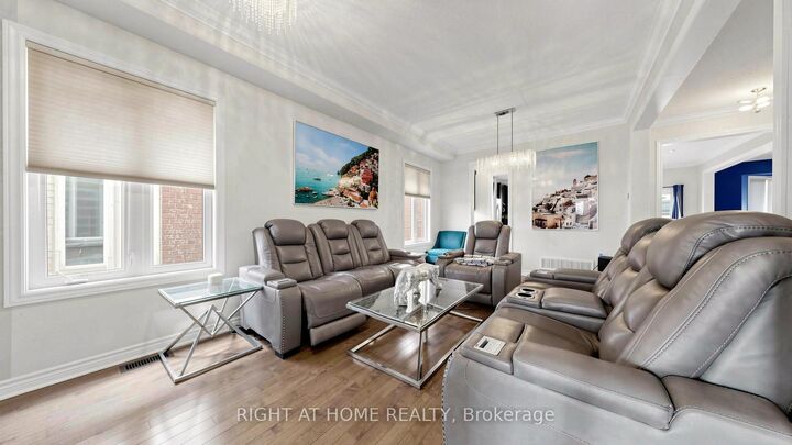 Property Photo: 868 Wrenwood Drive ON L1K 0V8