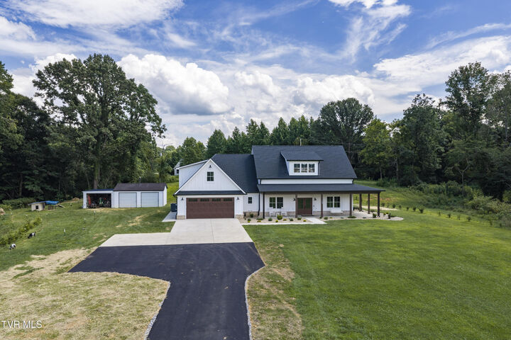 Property Photo: 165 Old State Route 34 TN 37659