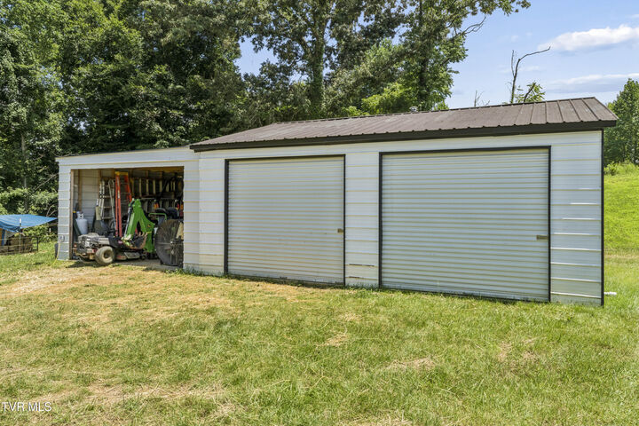 Property Photo: 165 Old State Route 34 TN 37659
