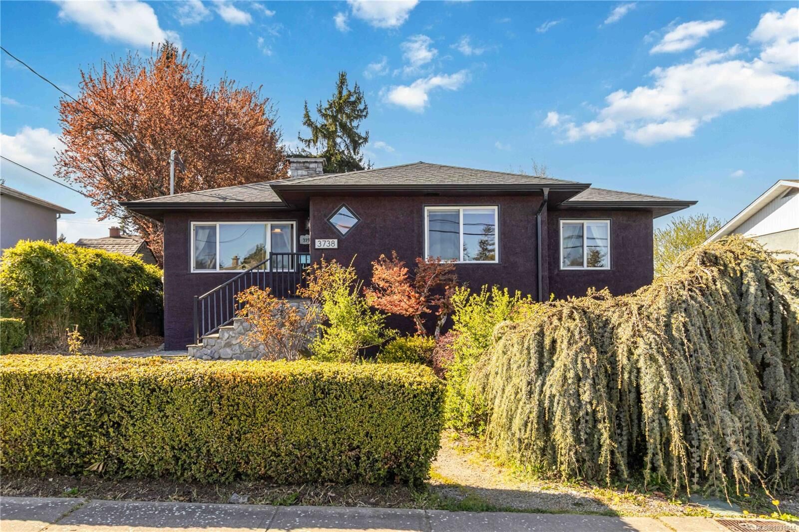 Property Photo:  3738 Tillicum Rd  BC V8Z 4H8 