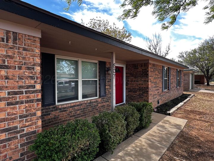 Property Photo:  607 Oregon  TX 79015 