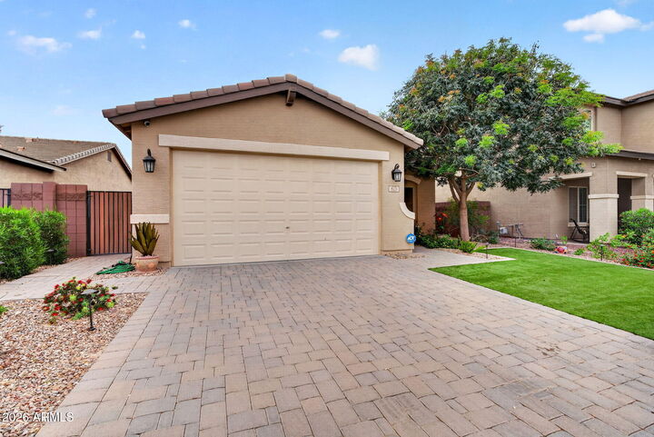 Property Photo:  823 W Leadwood Avenue  AZ 85140 