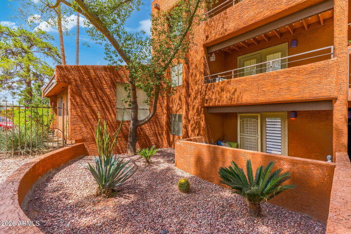 Property Photo: 4704 E Paradise Village Parkway N 101 AZ 85032