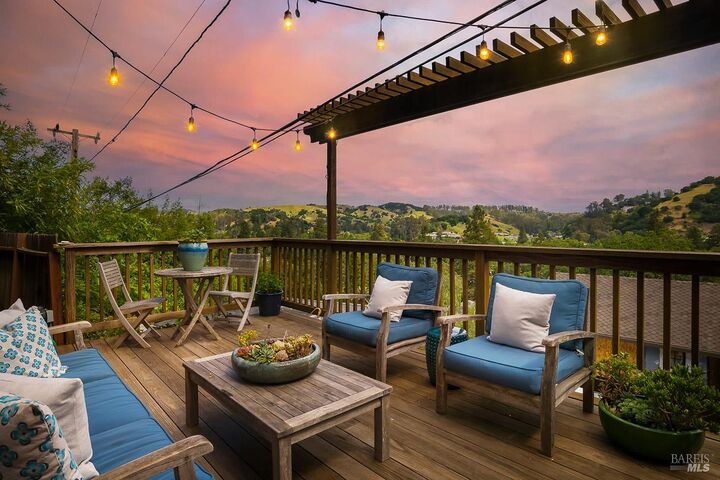 Property Photo:  54 Hillside Avenue  CA 94960 