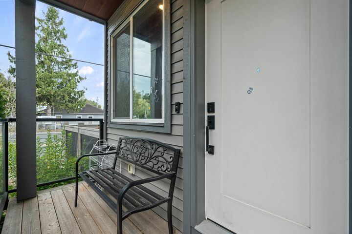 Property Photo: 34609 2 Avenue BC V2S 8C1