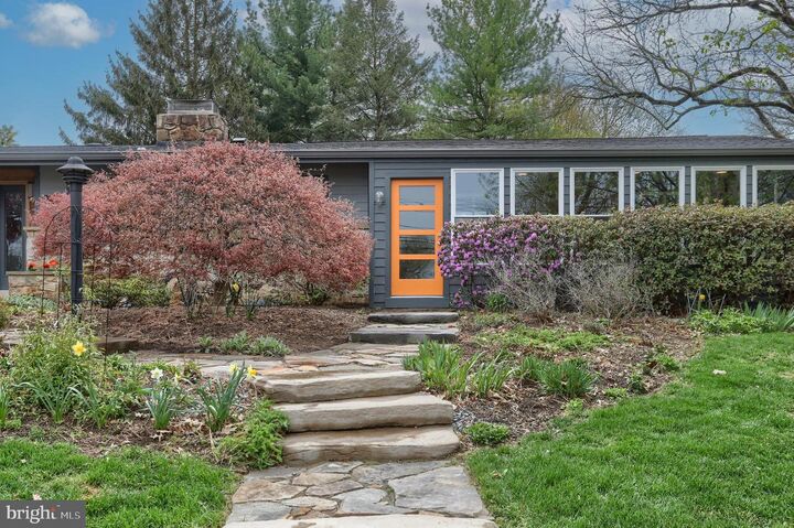 Property Photo:  324 Leearden Road  PA 17033 