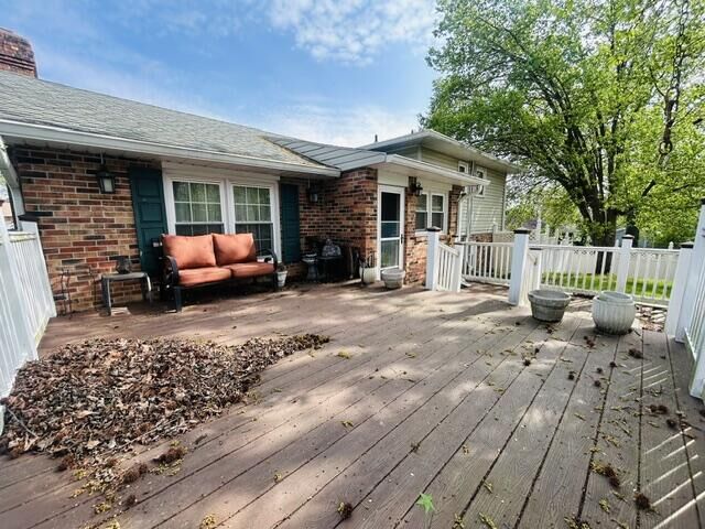 Property Photo:  200 Blackburn St  MO 65251 