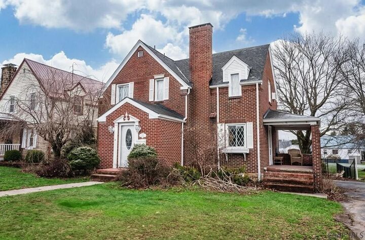 Property Photo:  1724 Menoher Boulevard  PA 15905 