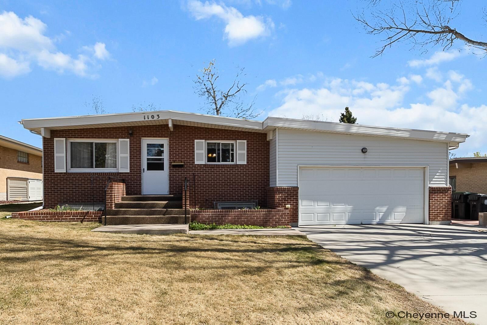 Property Photo: 1103 Rosebud Rd WY 82001
