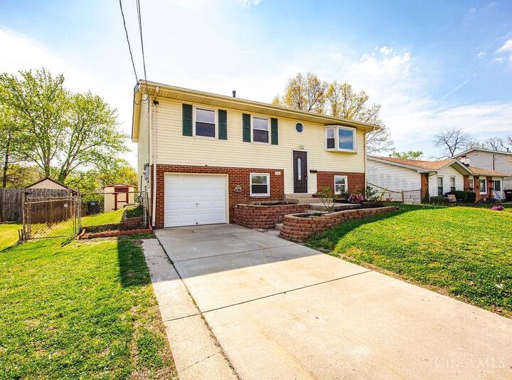 Property Photo: 2611 Retford Drive OH 45231