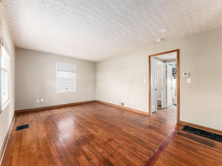 Property Photo: 1167 Duxberry Avenue OH 43211