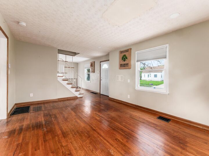 Property Photo: 1167 Duxberry Avenue OH 43211