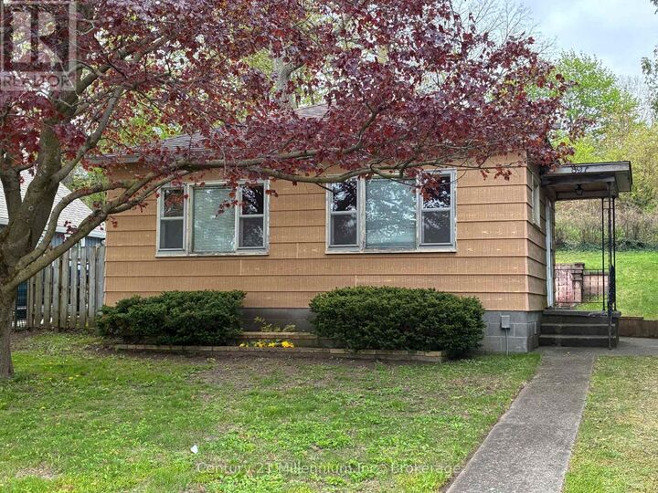 Property Photo:  897 McDonald Avenue  ON N2Z 1A5 