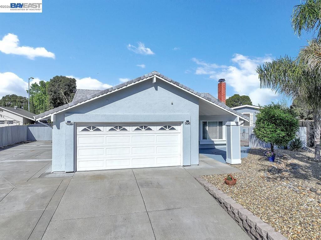 Property Photo:  1972 Carnation Cir  CA 94551 