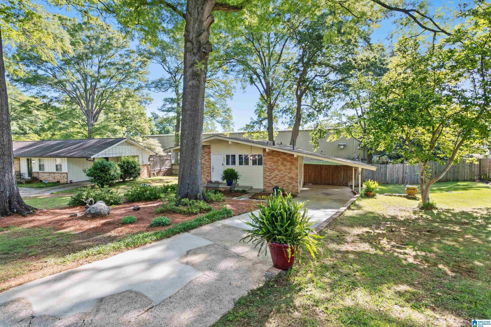 Property Photo:  545 Edgecrest Drive  AL 35209 